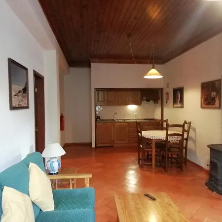 Casa Da Ponte Alojamento de Turismo Rural Alvoco da Serra
